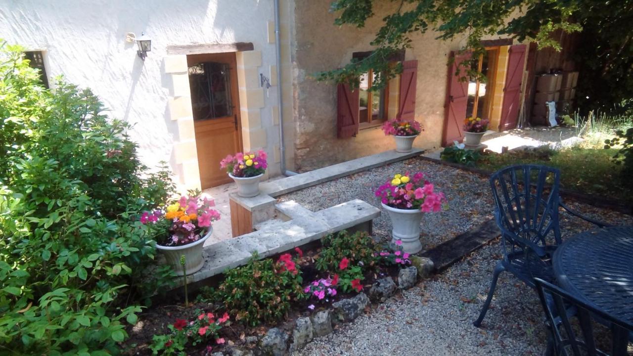 Les Coustilles Saint-Alvere Bagian luar foto