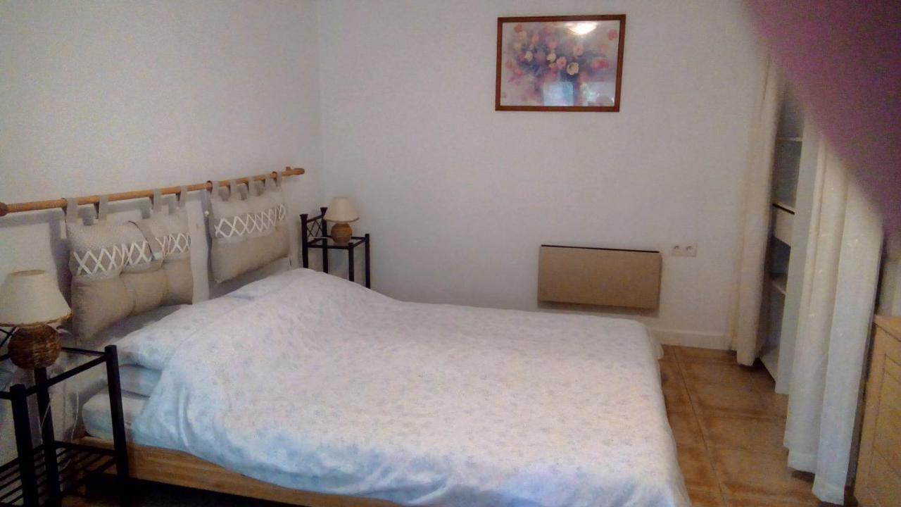Les Coustilles Saint-Alvere Bagian luar foto