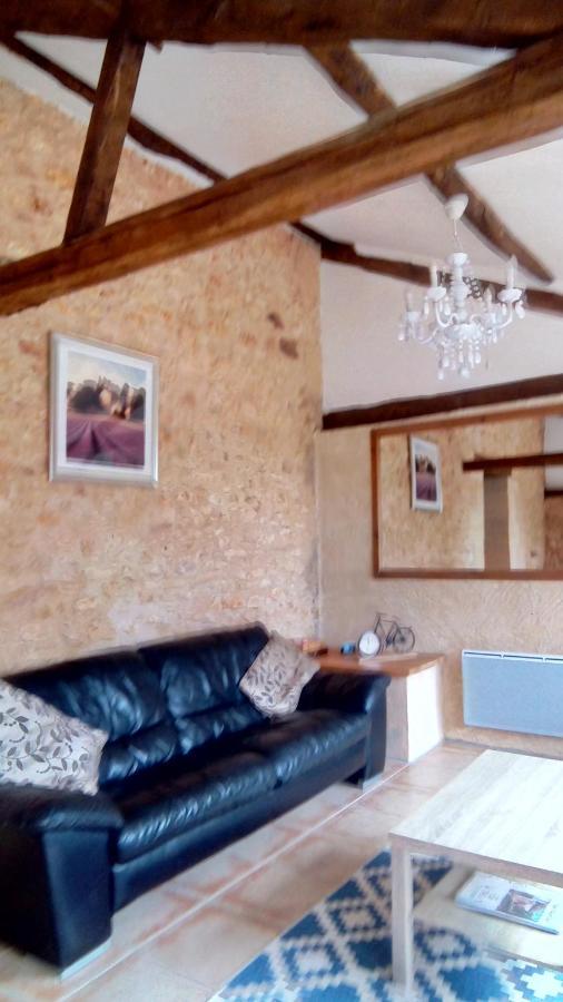 Les Coustilles Saint-Alvere Bagian luar foto