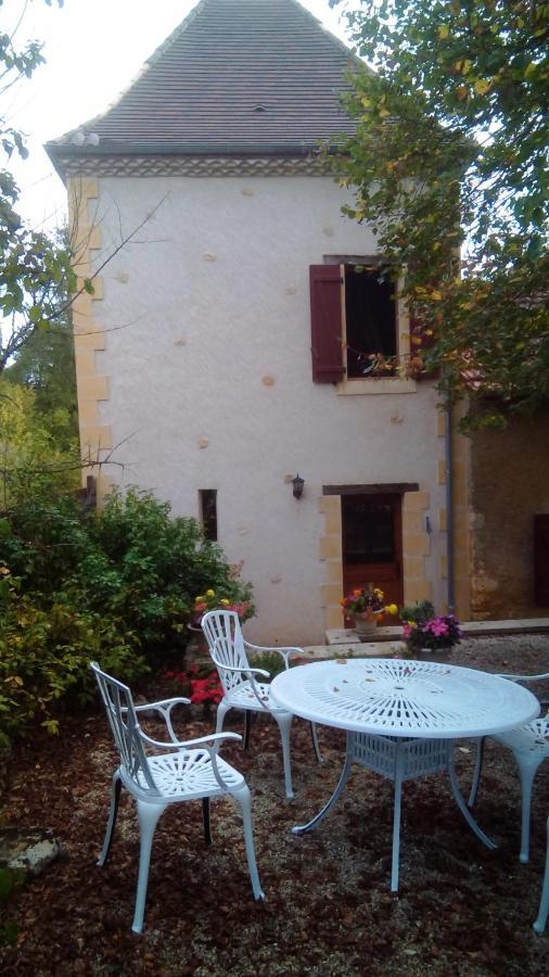 Les Coustilles Saint-Alvere Bagian luar foto