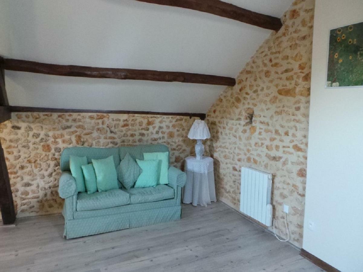 Les Coustilles Saint-Alvere Bagian luar foto