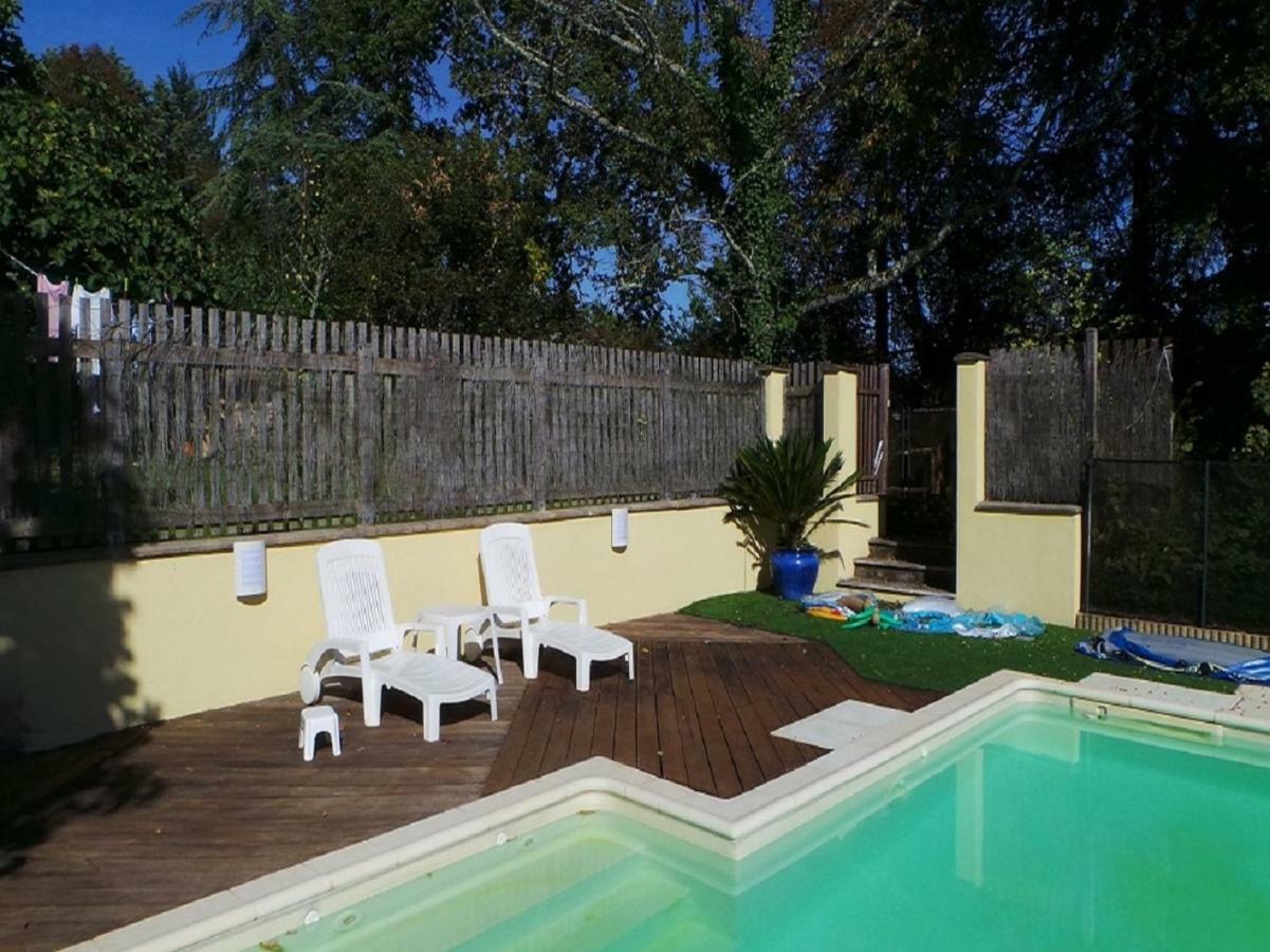 Les Coustilles Saint-Alvere Bagian luar foto