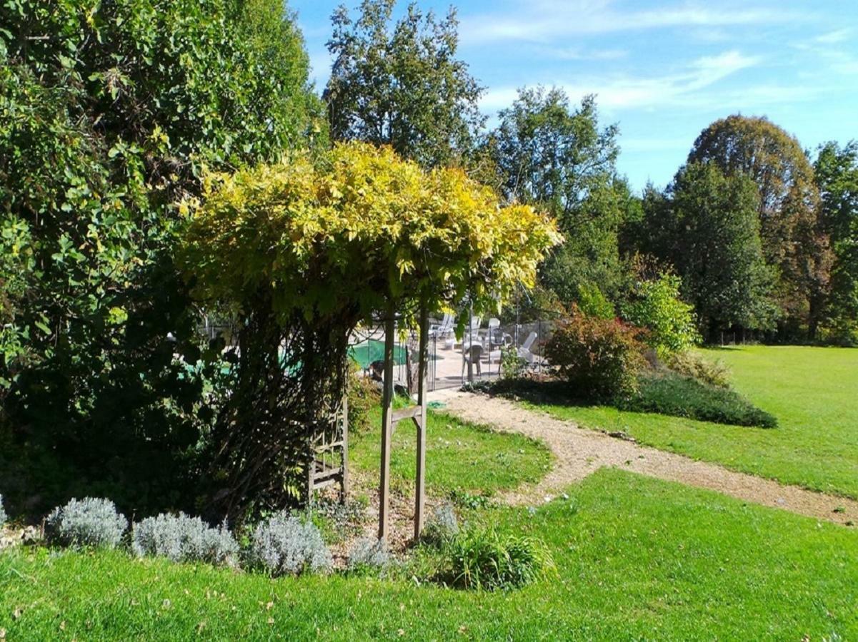 Les Coustilles Saint-Alvere Bagian luar foto