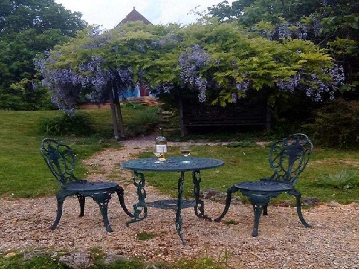 Les Coustilles Saint-Alvere Bagian luar foto