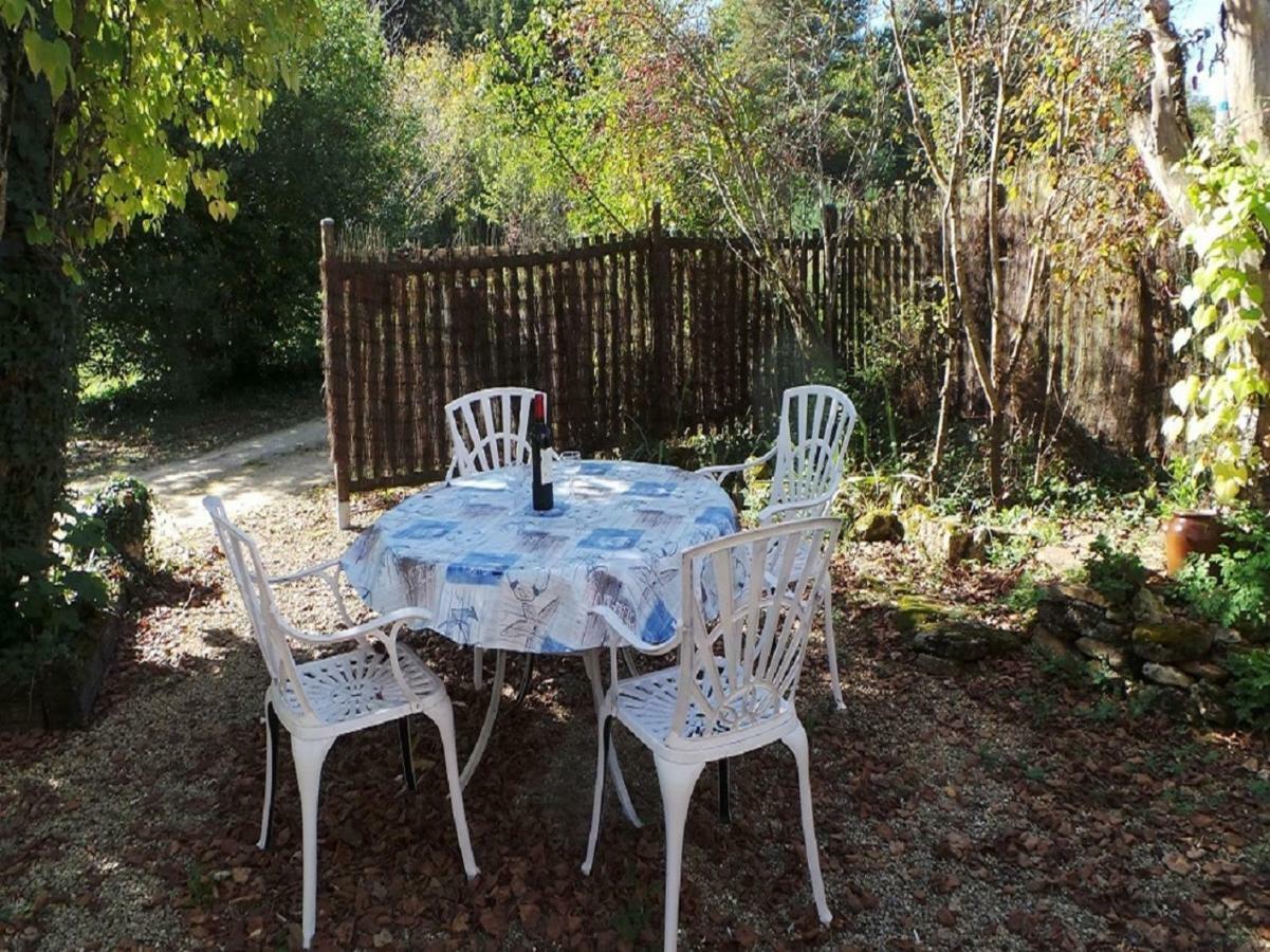 Les Coustilles Saint-Alvere Bagian luar foto
