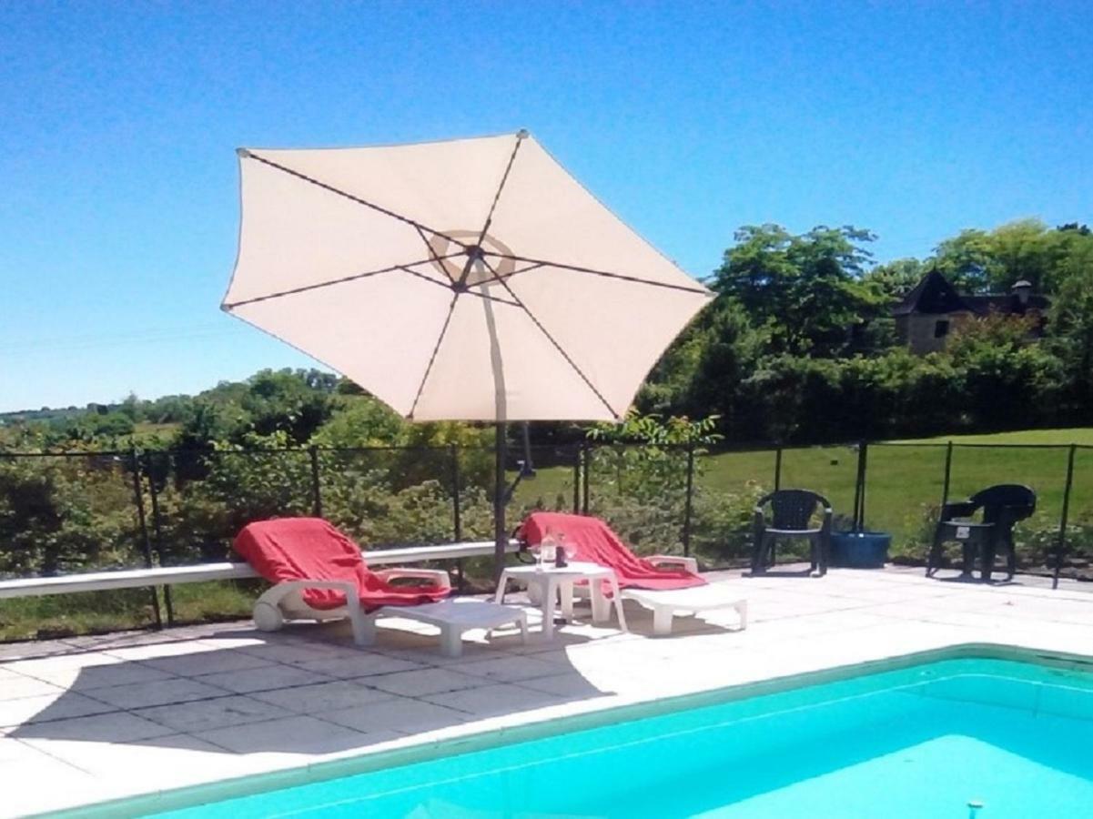 Les Coustilles Saint-Alvere Bagian luar foto