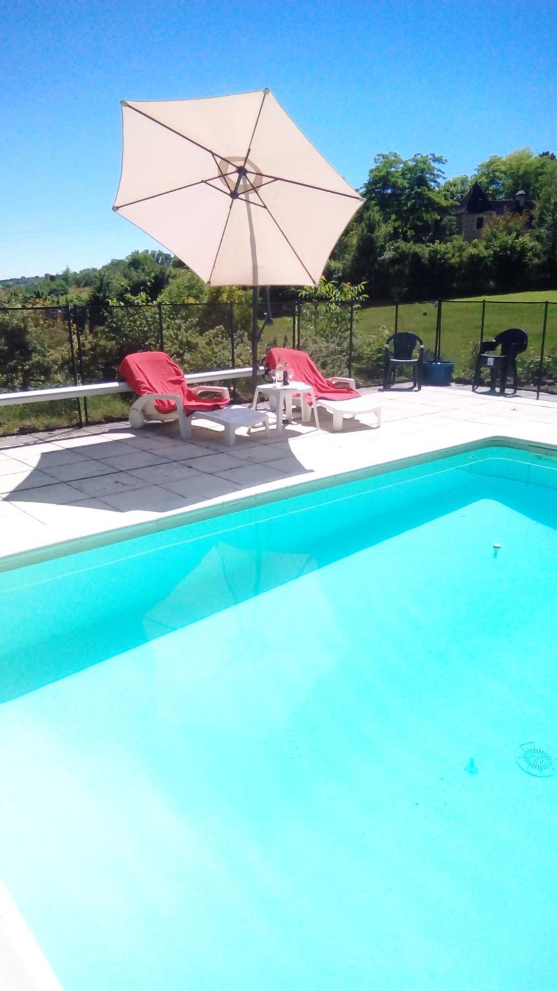 Les Coustilles Saint-Alvere Bagian luar foto